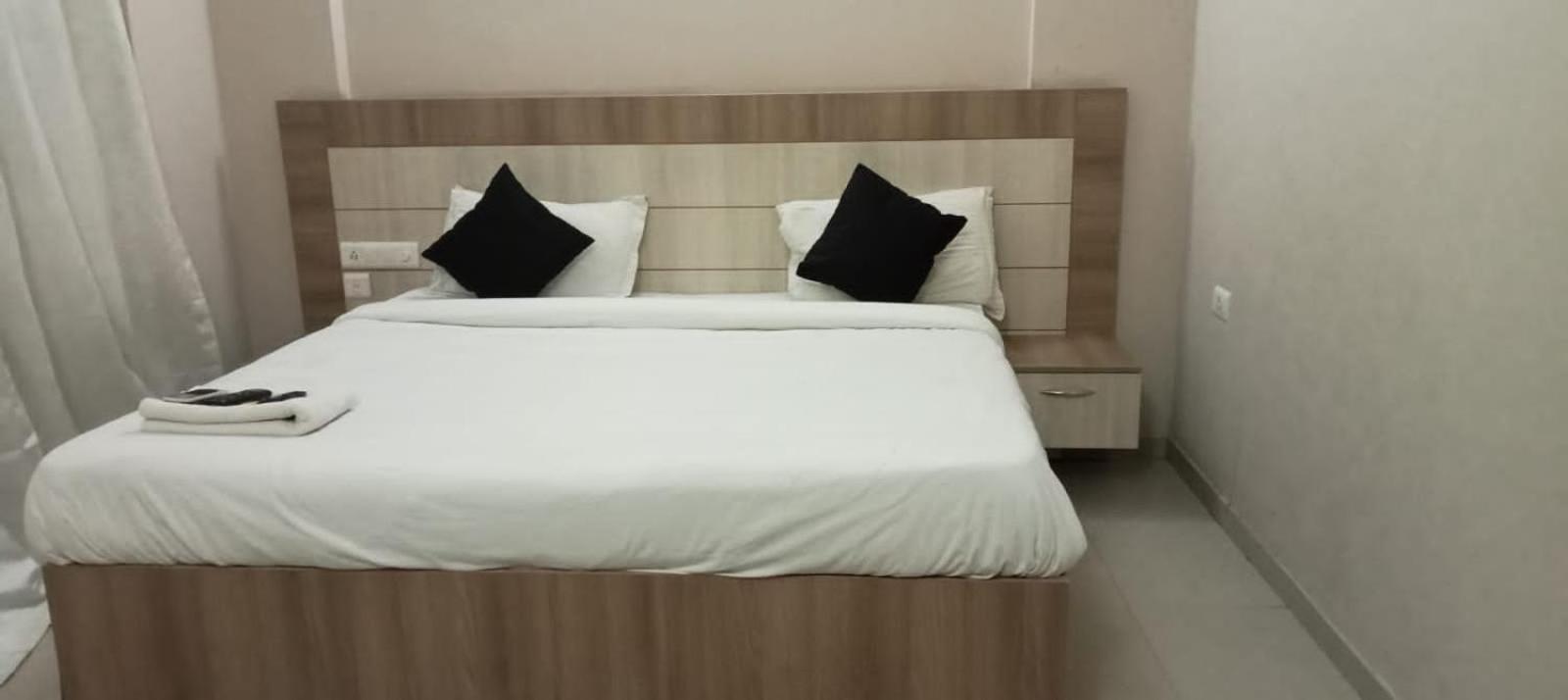 Meera Palace Omaxe Holiday home Vrindavan